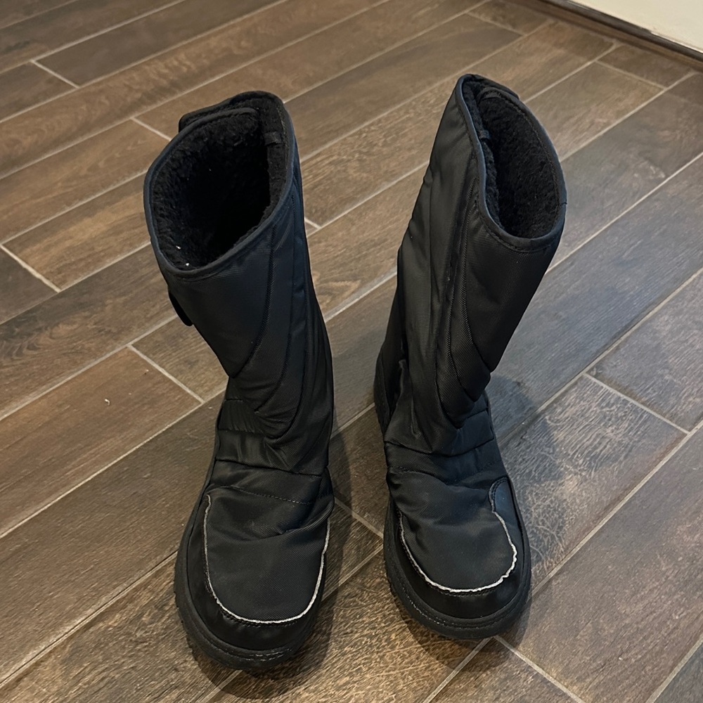 Black Quilted Winter/snow boots